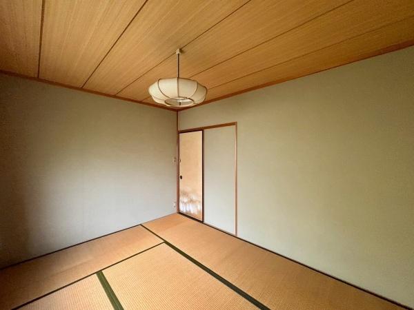 富田林市梅の里4丁目　中古戸建 内観写真（リビング以外の居室）