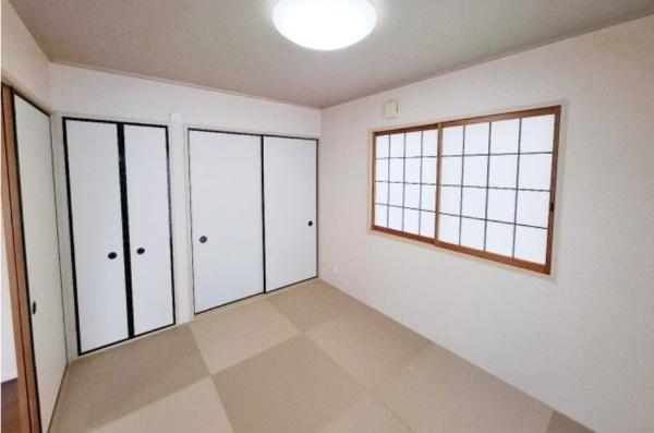 富田林市伏山3丁目　中古戸建 内観写真（リビング以外の居室）