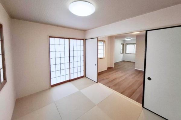 富田林市伏山3丁目　中古戸建 内観写真（リビング以外の居室）