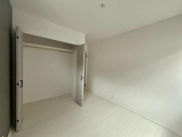 羽曳野市誉田7丁目　中古戸建 内観写真（リビング以外の居室）