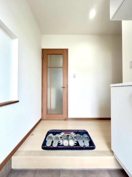 富田林市金剛錦織台　中古戸建 現地写真（玄関）