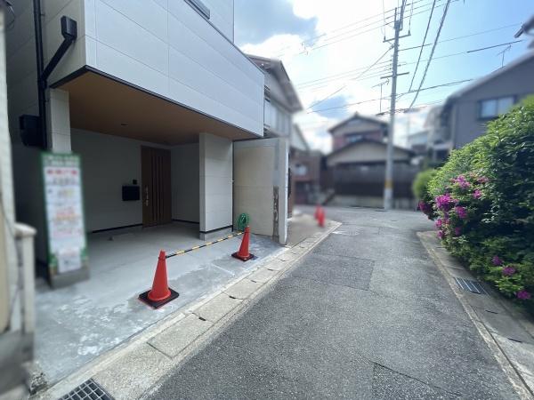 京都市右京区嵯峨中又町　新築戸建 現地写真（前面道路含む現地写真）