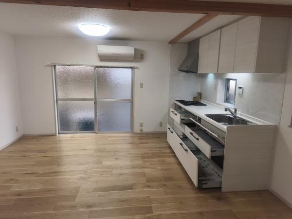 京都市右京区御室岡ノ裾町　中古テラスハウス 内観写真（リビング）
