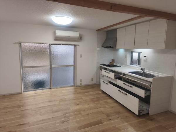 京都市右京区御室岡ノ裾町　中古テラスハウス 内観写真（リビング）