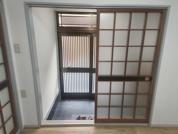 京都市右京区御室岡ノ裾町　中古テラスハウス 現地写真（玄関）