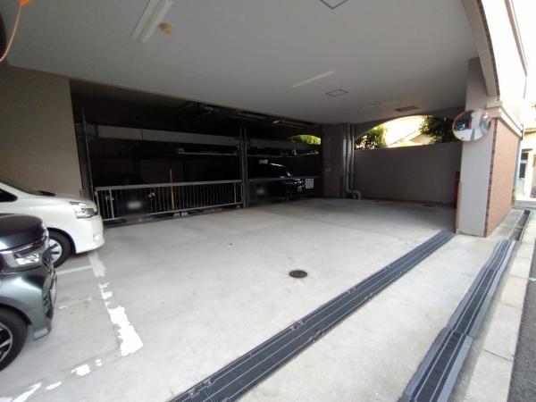 エスリード阿倍野阪南町 共用部写真（駐車場）