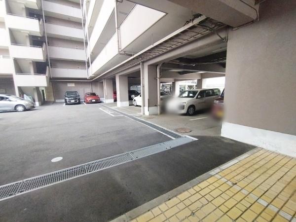 コボリマンション新大阪 共用部写真（駐車場）