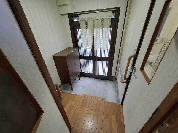 堺市北区東雲東町2丁目　中古テラス 現地写真（玄関）