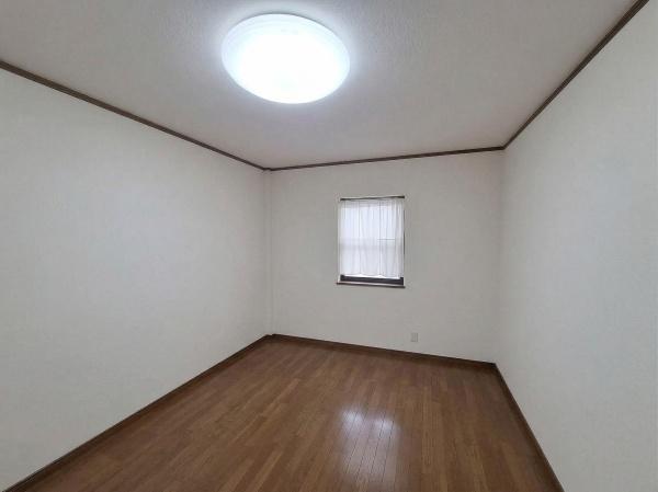 大阪市北区本庄東1丁目　中古戸建 内観写真（リビング以外の居室）