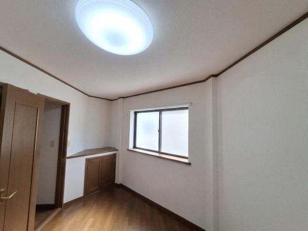 大阪市北区本庄東1丁目　中古戸建 内観写真（リビング以外の居室）