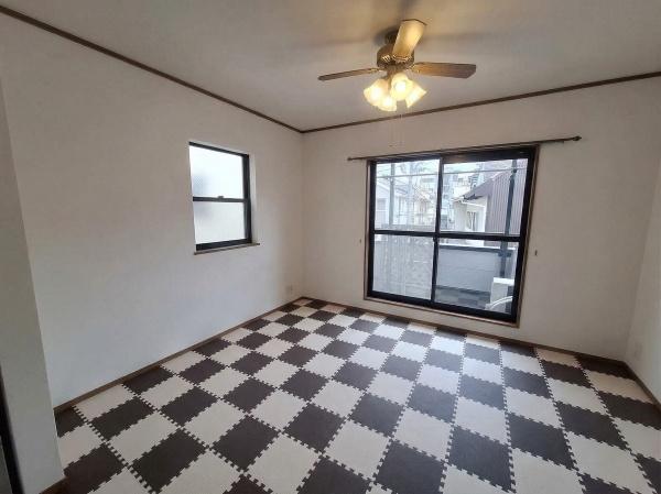 大阪市北区本庄東1丁目　中古戸建 内観写真（リビング以外の居室）
