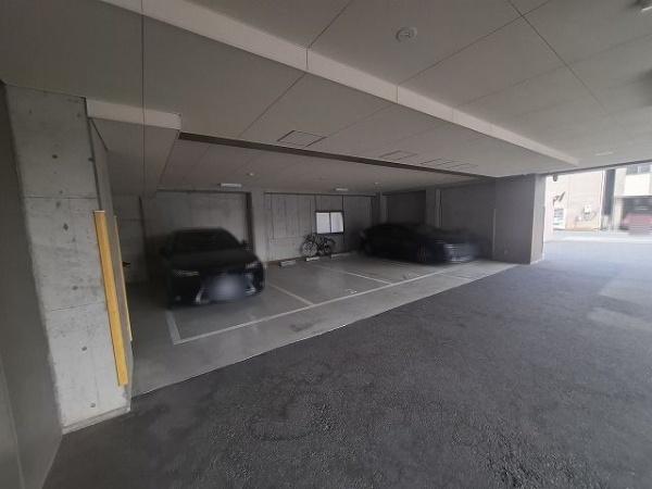 大拓メゾン弁天町磯路公園 共用部写真（駐車場）
