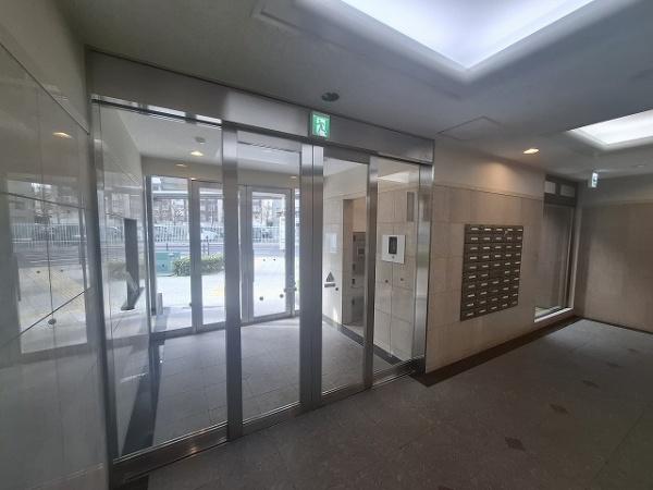 大拓メゾン弁天町磯路公園 共用部写真（エントランス）