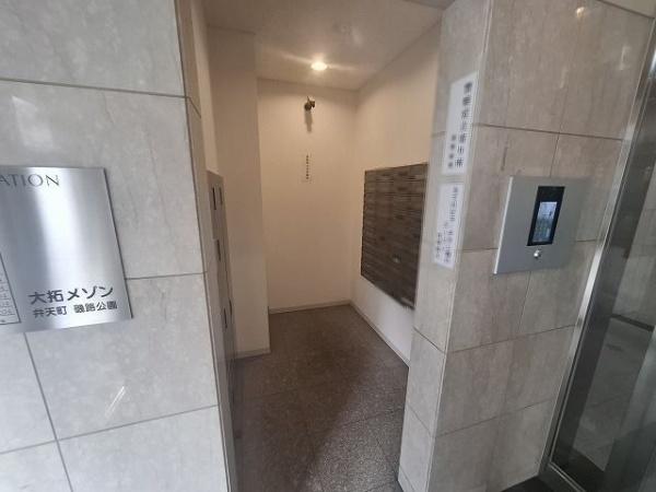 大拓メゾン弁天町磯路公園 共用部写真（エントランス）