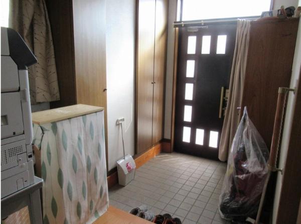 和泉市東阪本町　店舗付き中古戸建 現地写真（玄関）