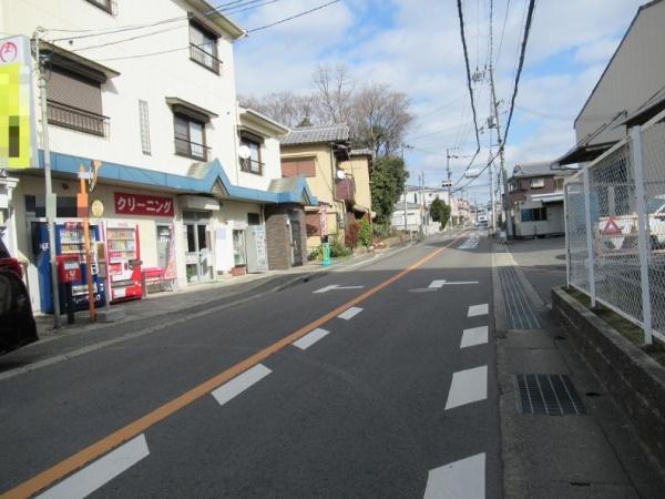 和泉市東阪本町　店舗付き中古戸建 現地写真（前面道路含む現地写真）