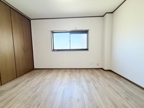 大阪市平野区加美鞍作2丁目　中古戸建 内観写真（リビング以外の居室）