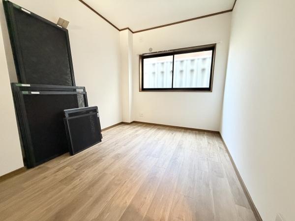 大阪市平野区加美鞍作2丁目　中古戸建 内観写真（リビング以外の居室）