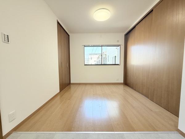 大阪市平野区加美鞍作2丁目　中古戸建 内観写真（リビング以外の居室）