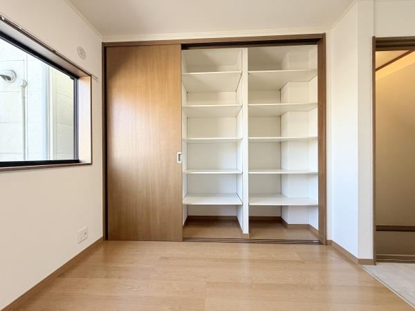 大阪市平野区加美鞍作2丁目　中古戸建 内観写真（収納）