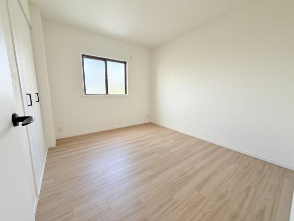 大阪市東住吉区湯里3丁目　中古戸建 内観写真（リビング以外の居室）