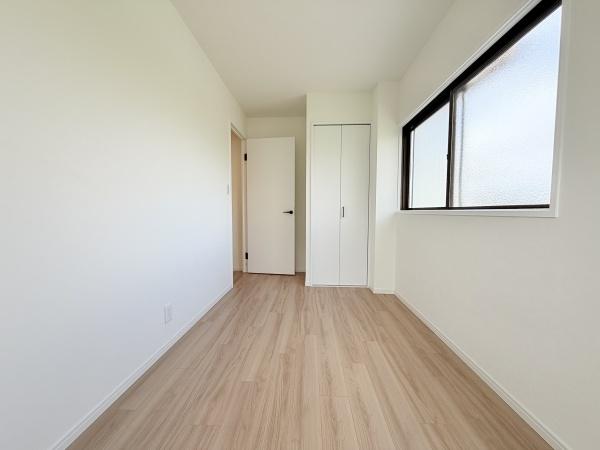 大阪市東住吉区湯里3丁目　中古戸建 内観写真（リビング以外の居室）