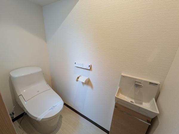 京都市中京区三条油小路町　中古戸建 内観写真（トイレ）