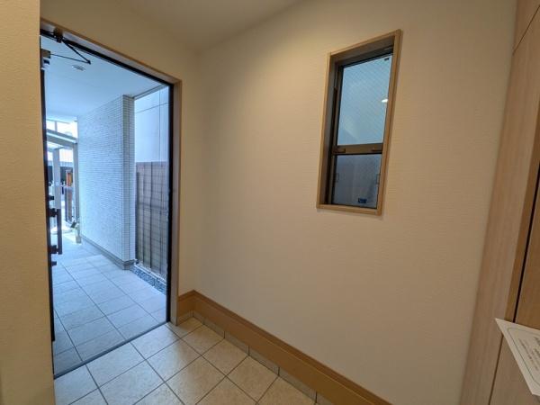 京都市中京区三条油小路町　中古戸建 現地写真（玄関）