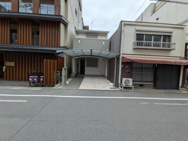 京都市中京区三条油小路町　中古戸建 現地写真（前面道路含む現地写真）