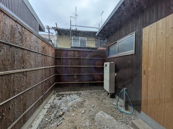 京都市中京区聚楽廻松下町　新築戸建 現地写真（庭）