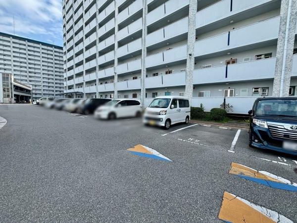 泉北若松台AB住宅1号棟 共用部写真（駐車場）