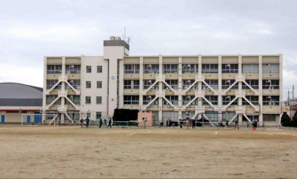 松原市天美西3丁目　中古戸建 中学校