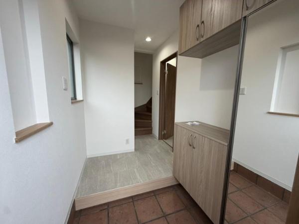 堺市西区山田2丁　中古戸建 現地写真（玄関）