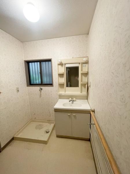 尼崎市尾浜町1丁目　中古戸建 内観写真（洗面台・洗面所）
