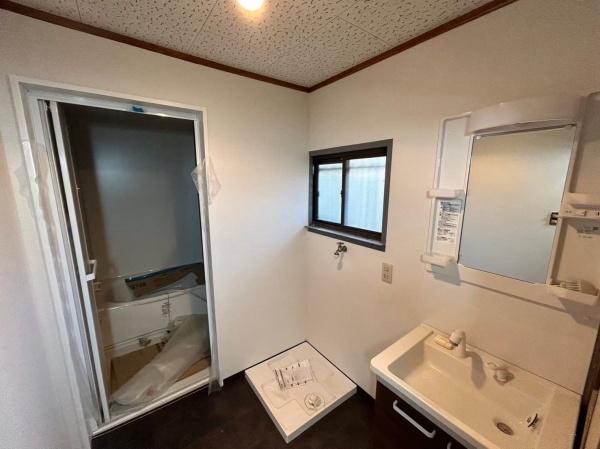 岸和田市岡山町　中古戸建 内観写真（洗面台・洗面所）
