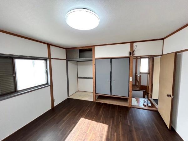 岸和田市岡山町　中古戸建 内観写真（リビング以外の居室）