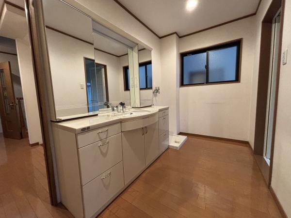 堺市中区深井北町　中古戸建 内観写真（洗面台・洗面所）