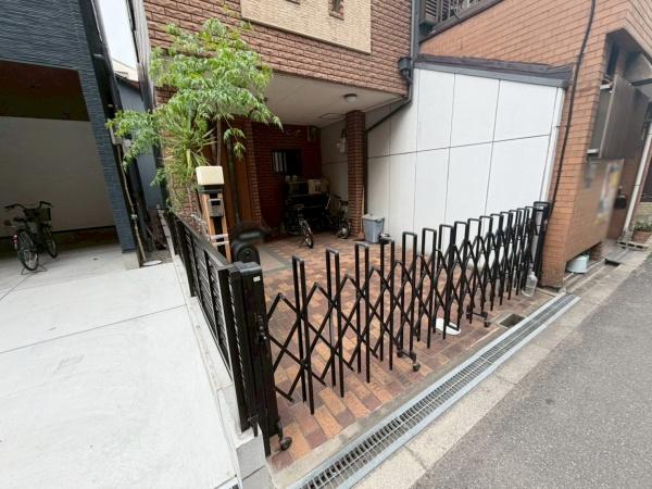 大阪市西成区千本南2丁目　中古戸建 現地写真（駐車場）