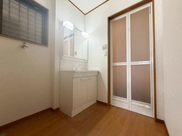 大阪市東住吉区中野2丁目　中古戸建 内観写真（洗面台・洗面所）