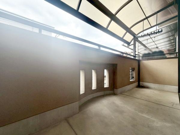 大阪市東住吉区中野2丁目　中古戸建 現地写真（バルコニー）
