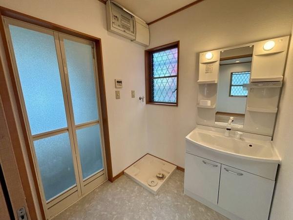 堺市中区八田北町　中古戸建 内観写真（洗面台・洗面所）