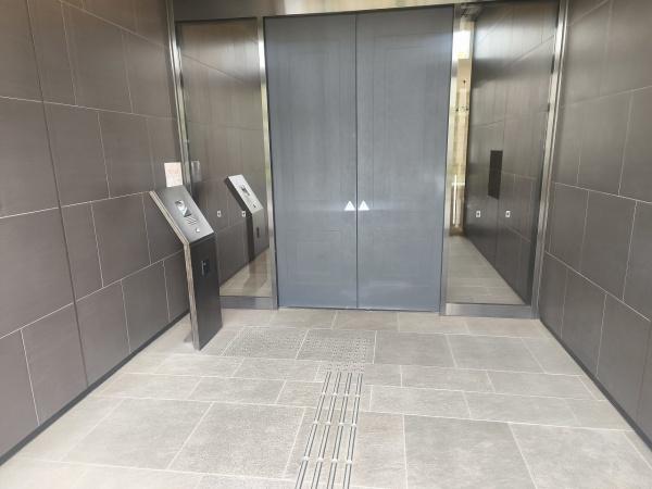 イニシア桂大橋 共用部写真（エントランス）