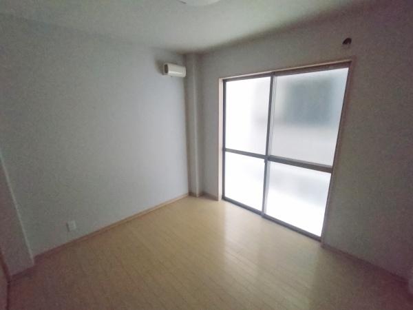 大阪市大正区南恩加島3丁目　中古戸建 内観写真（リビング以外の居室）