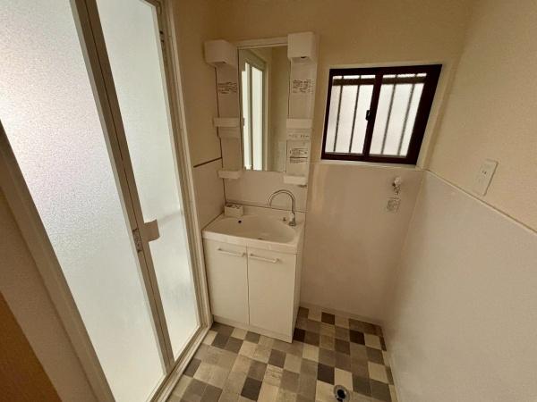松原市三宅中3丁目　中古戸建 内観写真（洗面台・洗面所）