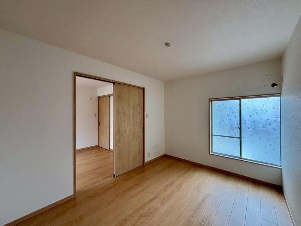 松原市三宅中3丁目　中古戸建 内観写真（リビング以外の居室）
