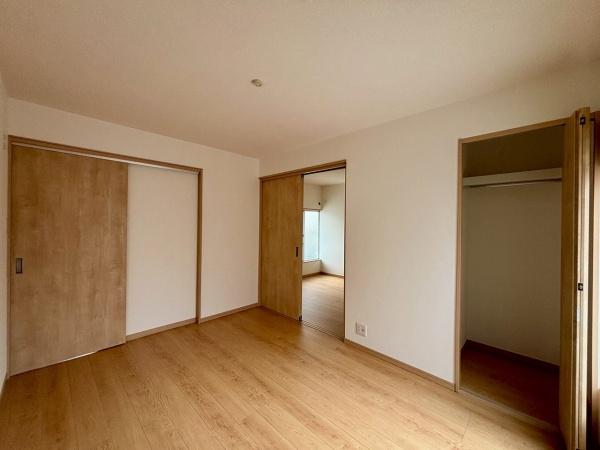 松原市三宅中3丁目　中古戸建 内観写真（リビング以外の居室）