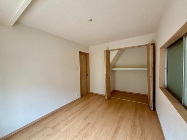 松原市三宅中3丁目　中古戸建 内観写真（リビング以外の居室）