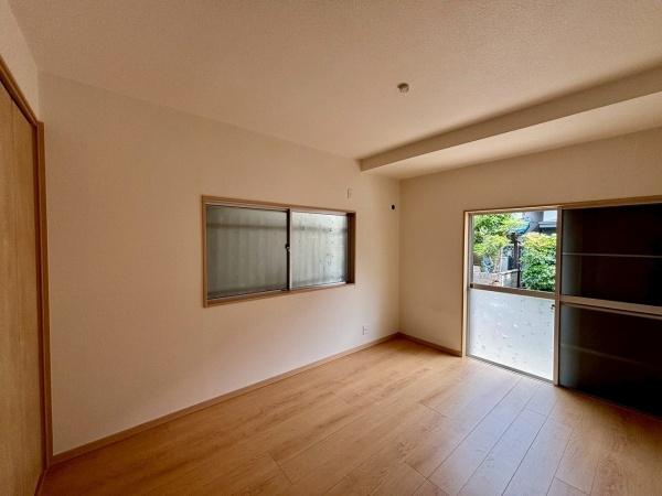 松原市三宅中3丁目　中古戸建 内観写真（リビング以外の居室）