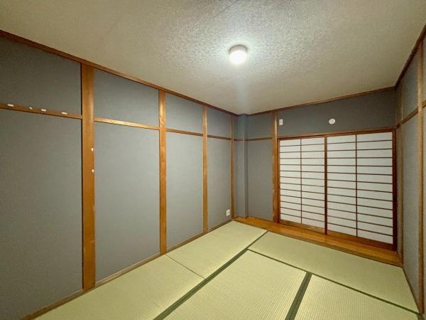 高石市千代田3丁目　中古戸建 内観写真（リビング以外の居室）