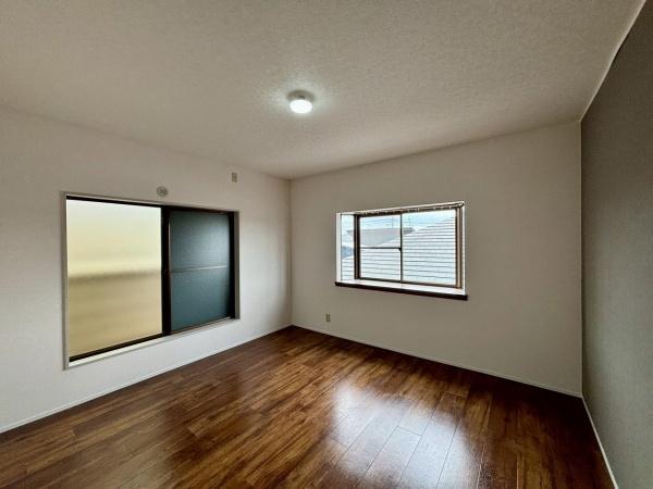 高石市千代田3丁目　中古戸建 内観写真（リビング以外の居室）